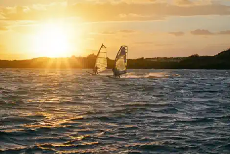 was-ist-schwieriger-windsurfen-oder-kitesurfen