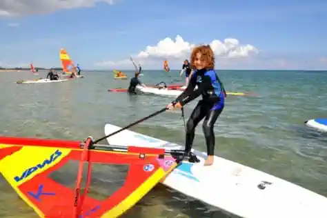 ferienlager-sommer-ostsee-surfen ferienlager-im-sommer-ostsee-mit-surfen